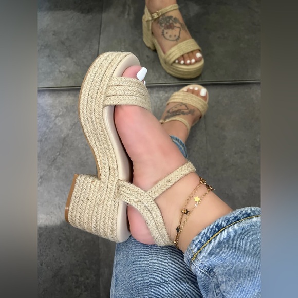 NEW ! ESPADRILLE PLATFORM SANDAL WITH ADJUSTABLE STRAP - Picture 1 of 12